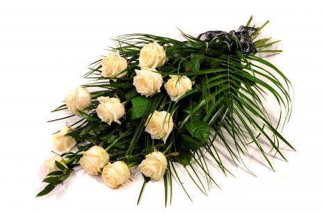 Купить траурный букет из белых роз с доставкой по Алимкино